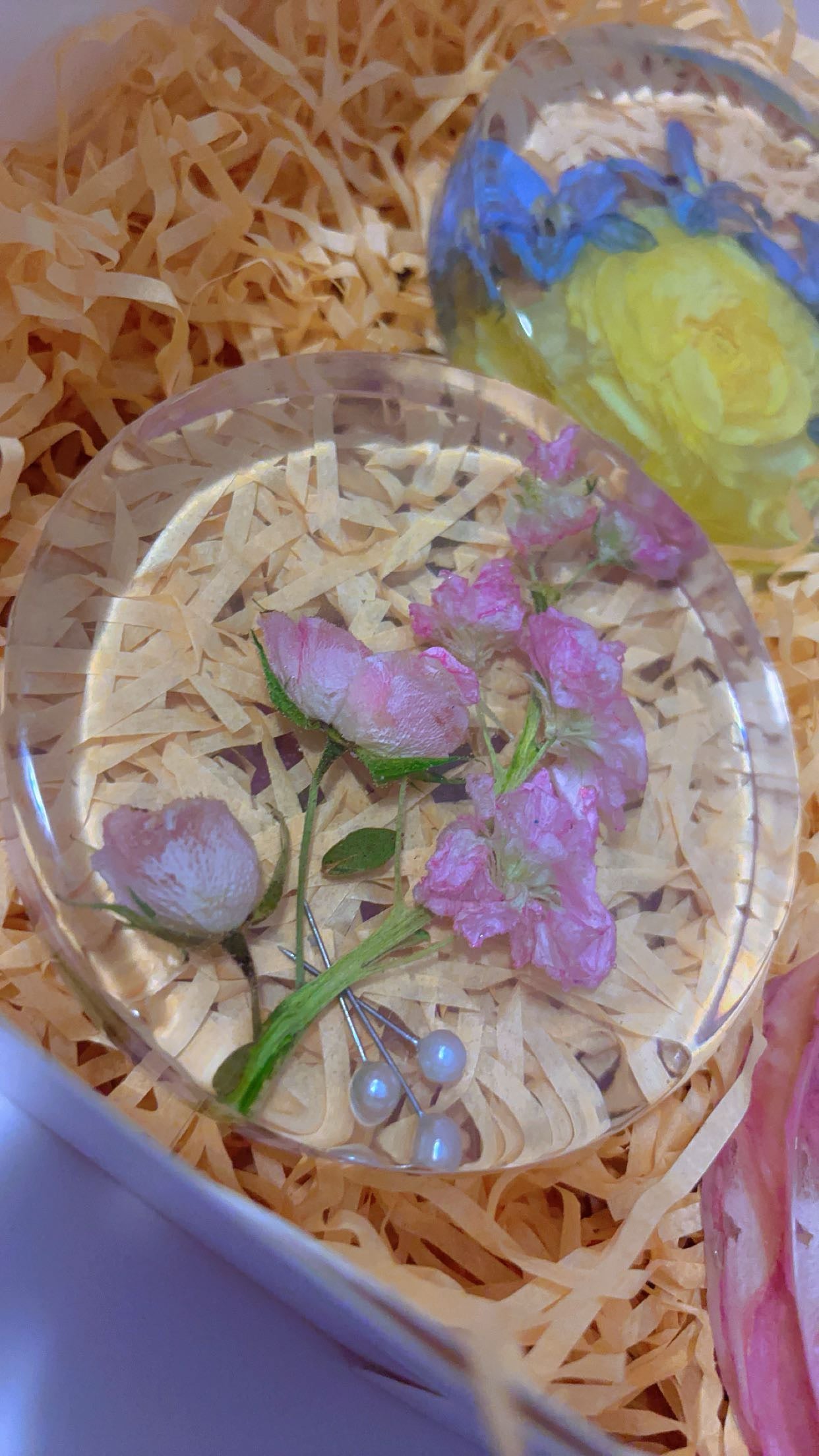 Flower preservation in resin coasters | Handmade floral keepsake