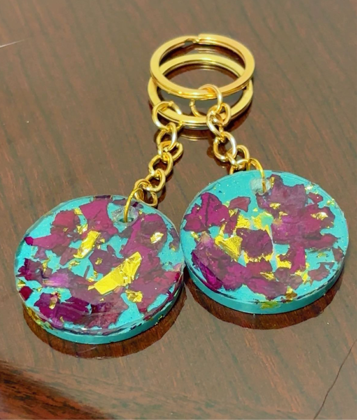 Round Resin Keychain with Real Rose Petals – Handmade Keepsake Gift for Her, Preserves One Rose Forever