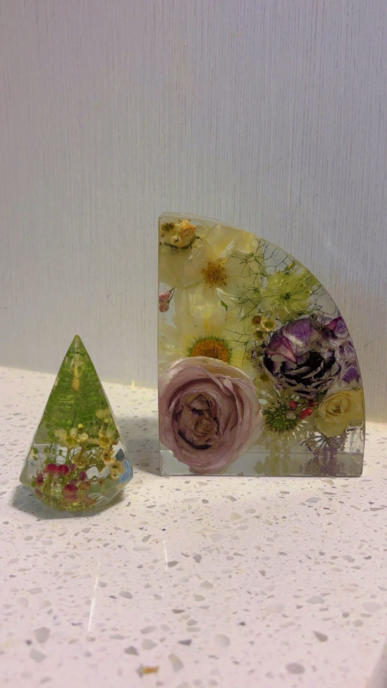 Handmade Floral Resin Bookends with Preserved Flowers – Clear Decorative Book Ends