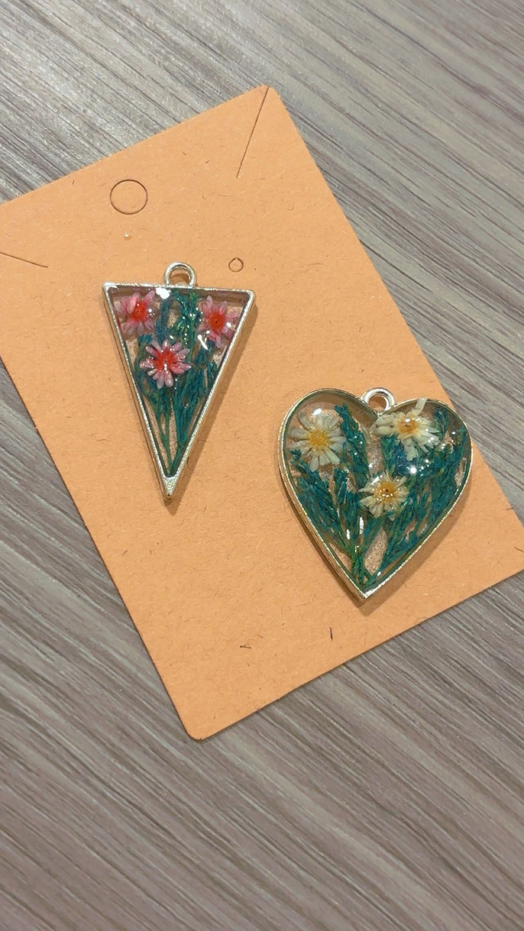 Pendants with Real Preserved Flowers – Handmade Resin Jewelry