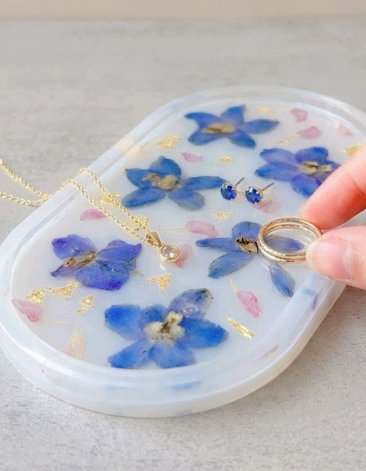 Flower preservation in Resin jewelry tray