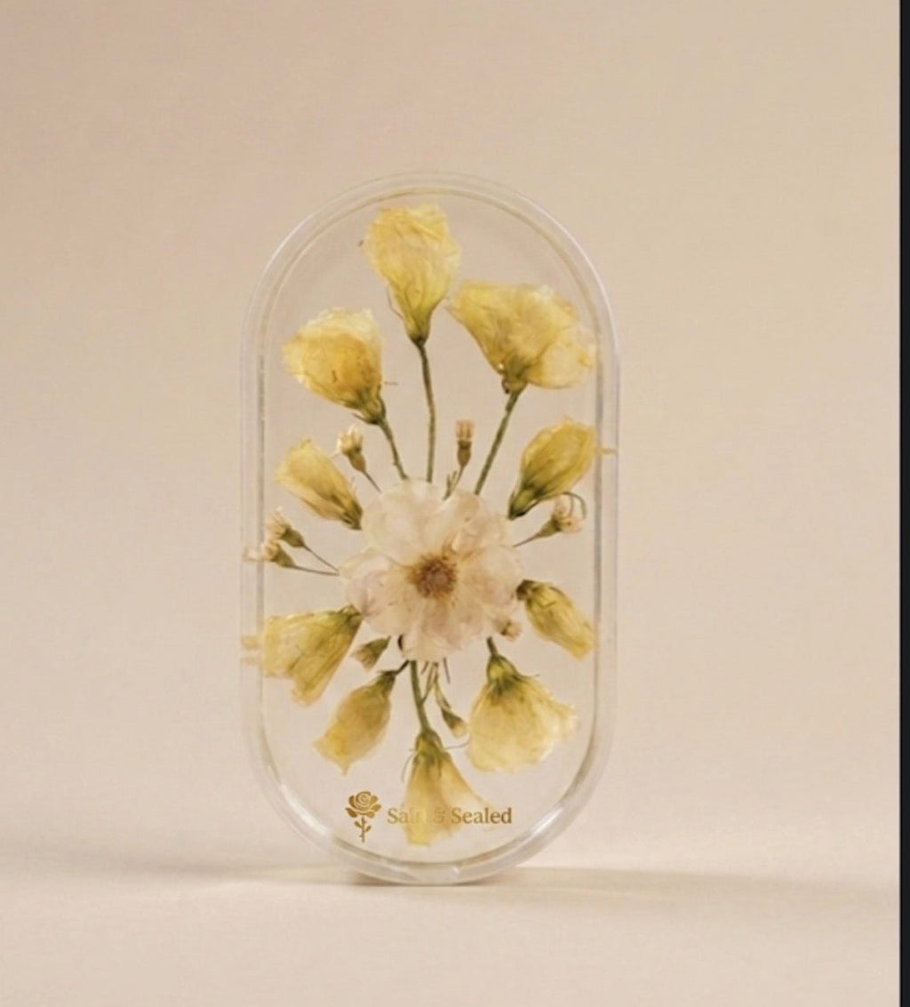 Flower preservation in Resin jewelry tray