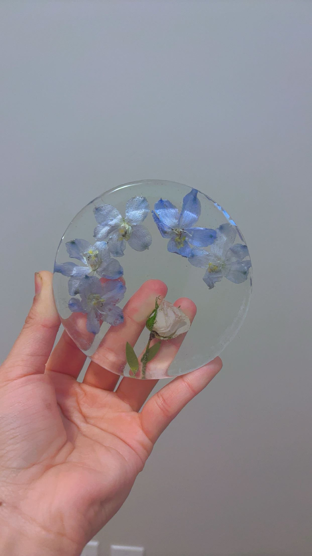 Flower preservation in resin coasters | Handmade floral keepsake