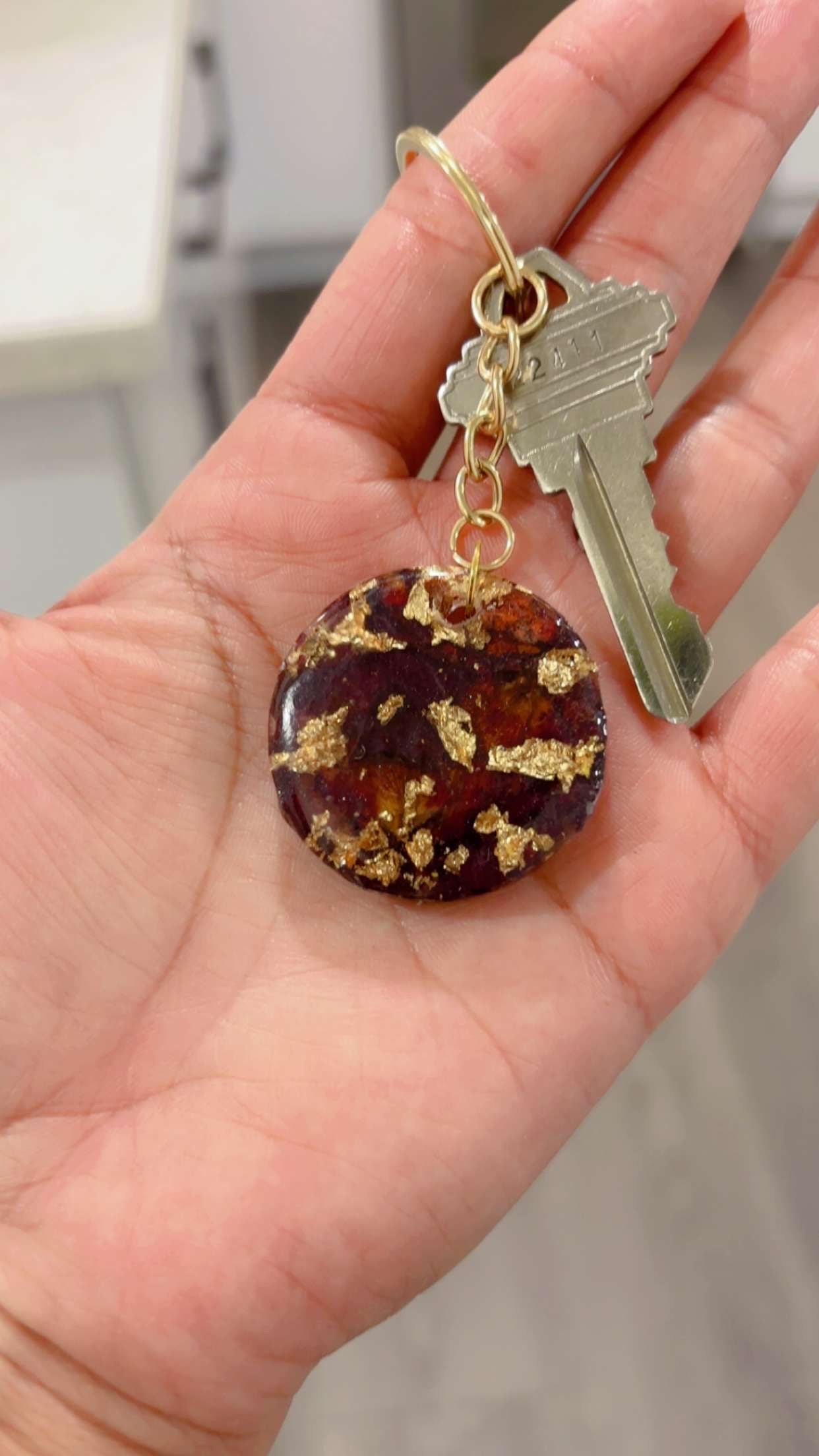 Round Resin Keychain with Real Rose Petals – Handmade Keepsake Gift for Her, Preserves One Rose Forever