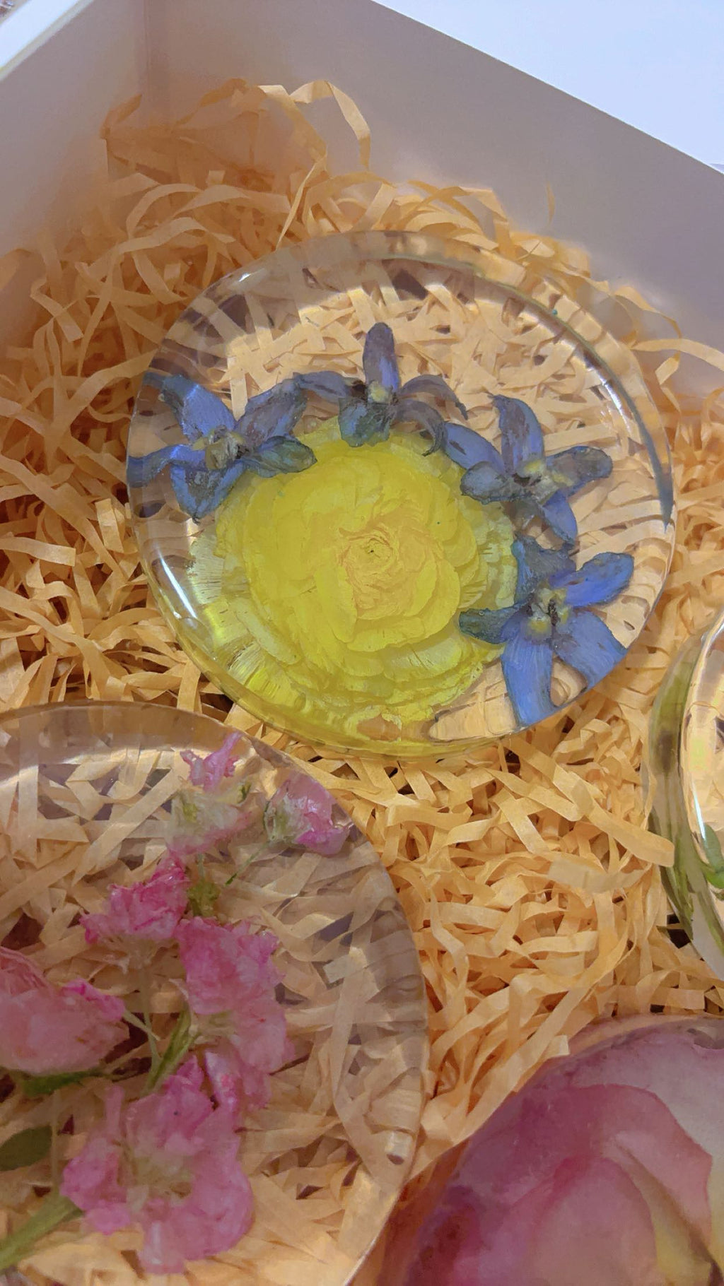 Flower preservation in resin coasters | Handmade floral keepsake