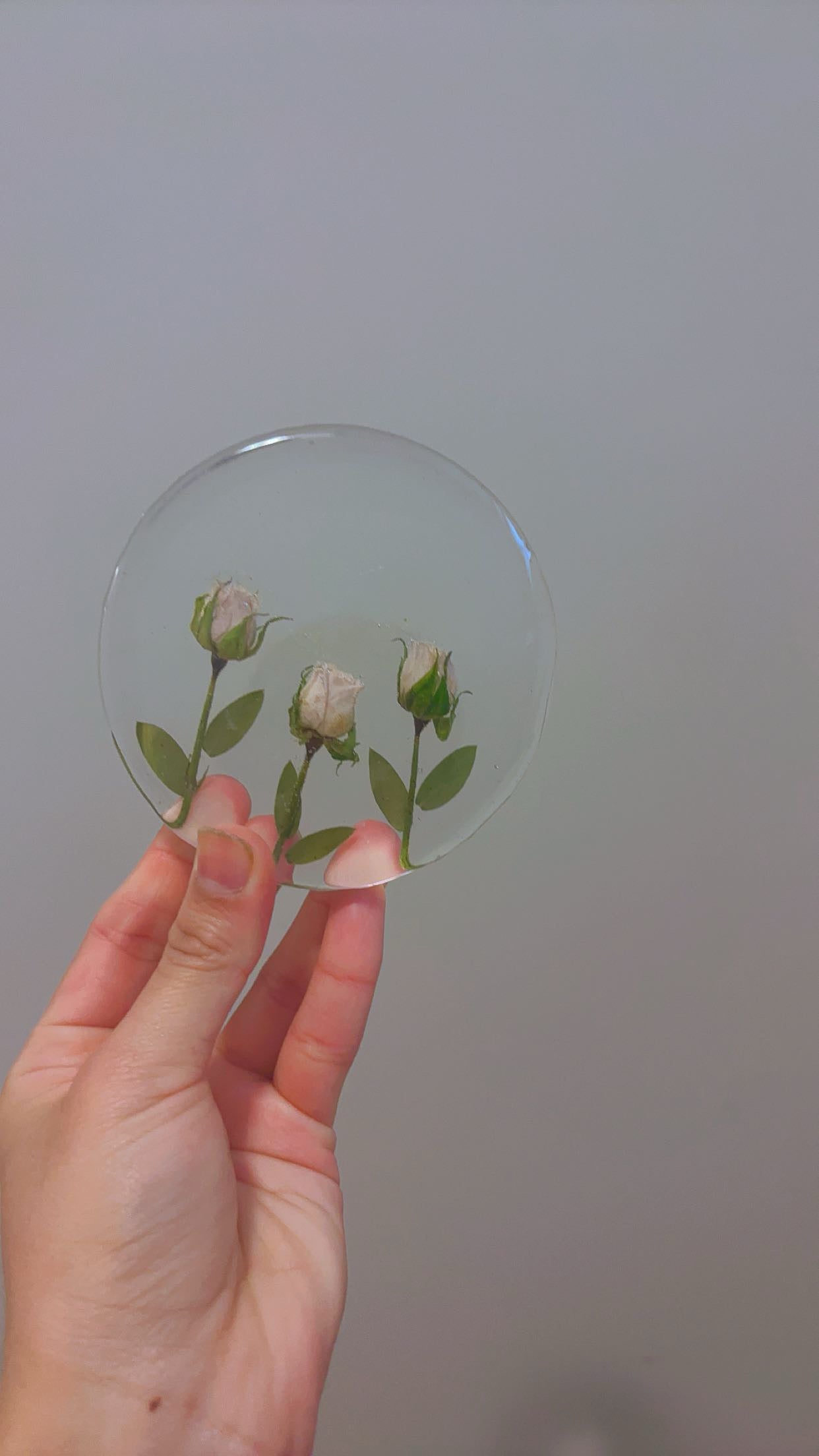 Flower preservation in resin coasters | Handmade floral keepsake