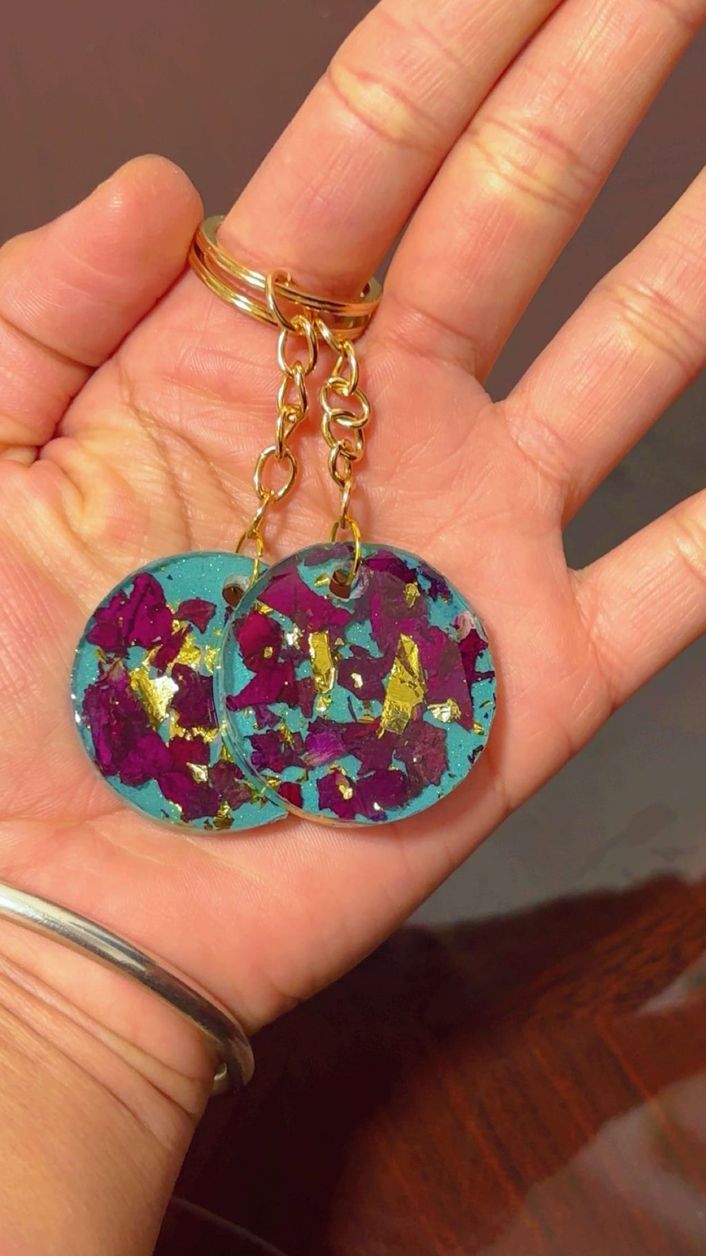 Round Resin Keychain with Real Rose Petals – Handmade Keepsake Gift for Her, Preserves One Rose Forever