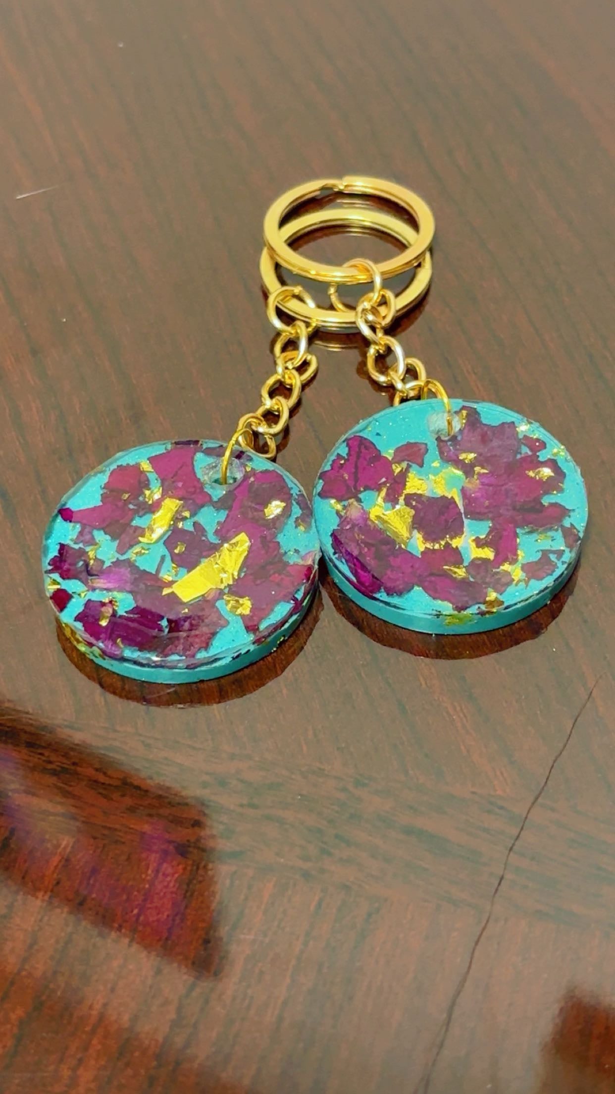 Round Resin Keychain with Real Rose Petals – Handmade Keepsake Gift for Her, Preserves One Rose Forever