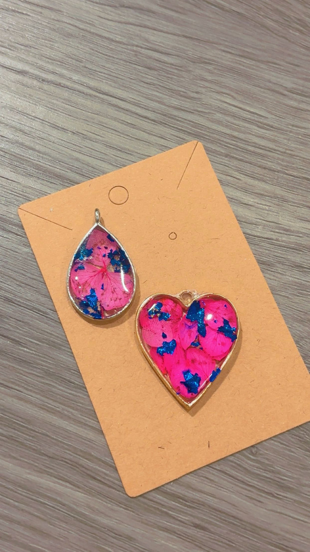 Pendants with Real Preserved Flowers – Handmade Resin Jewelry