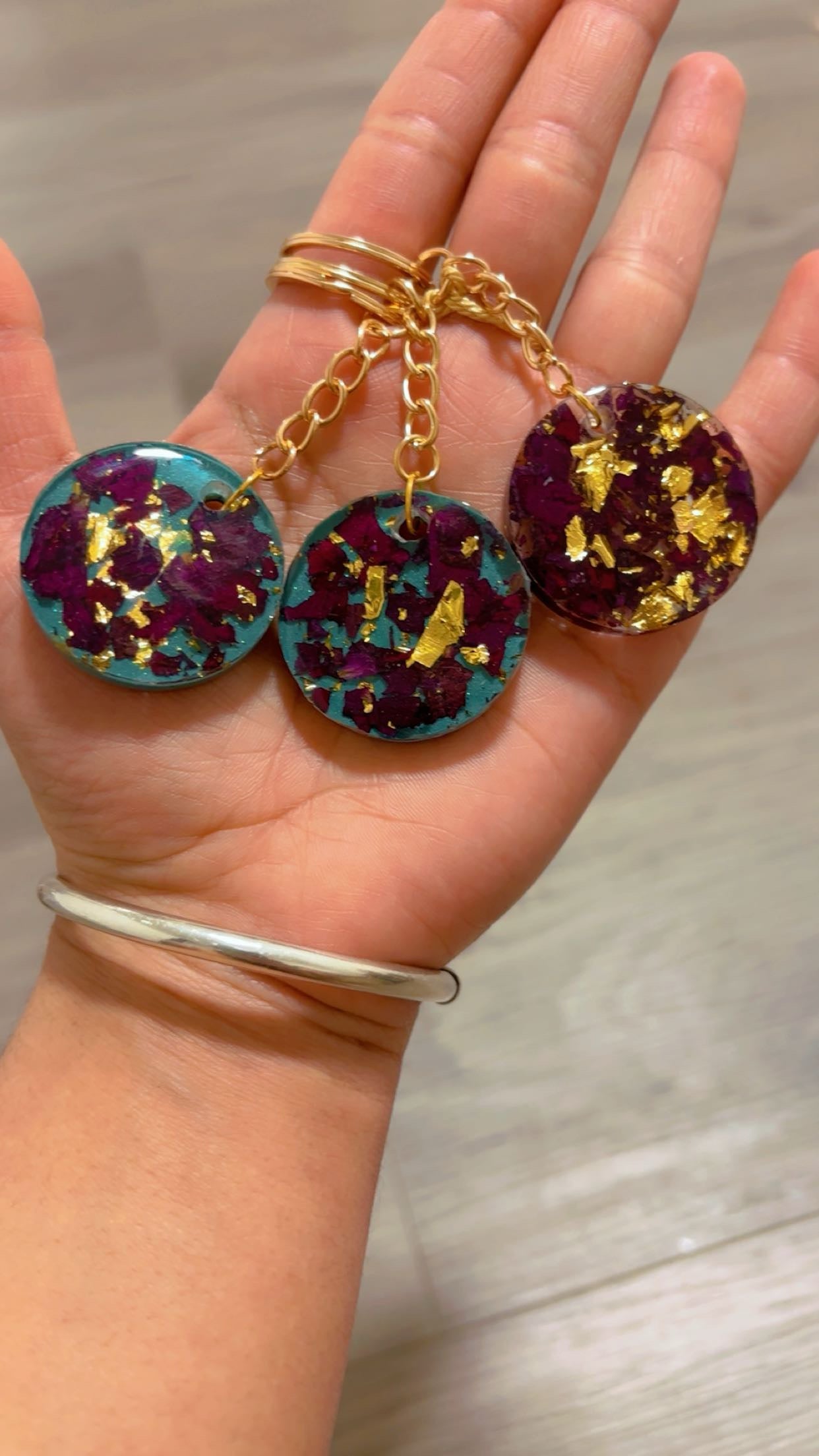 Round Resin Keychain with Real Rose Petals – Handmade Keepsake Gift for Her, Preserves One Rose Forever