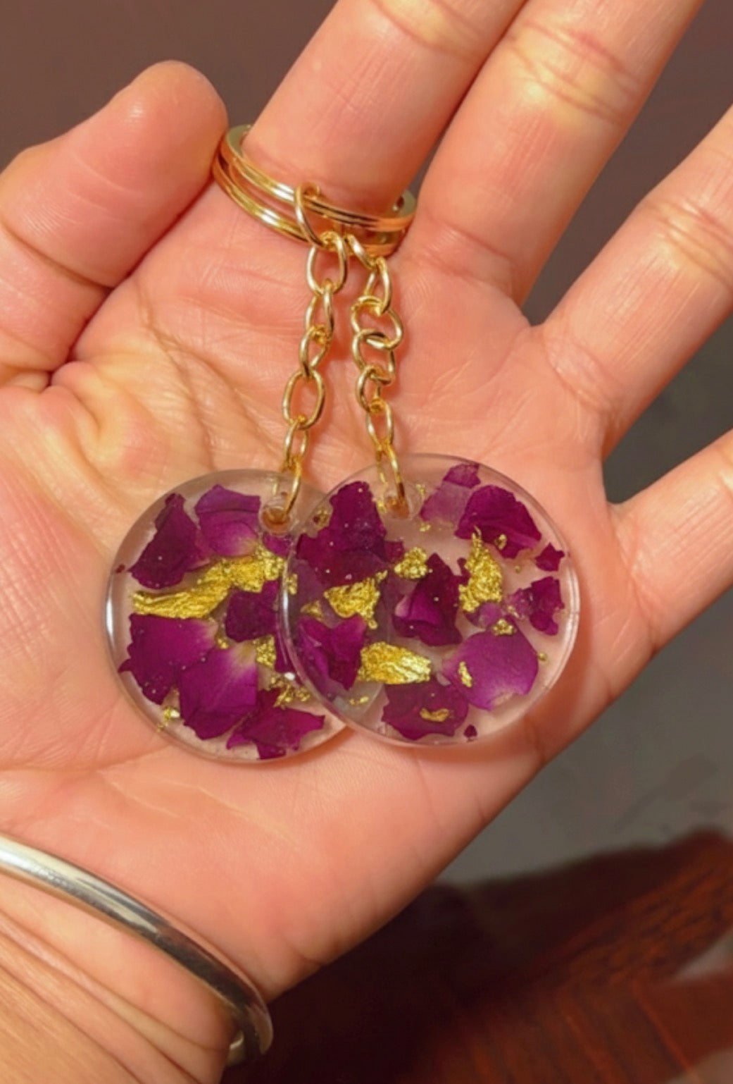 Round Resin Keychain with Real Rose Petals – Handmade Keepsake Gift for Her, Preserves One Rose Forever