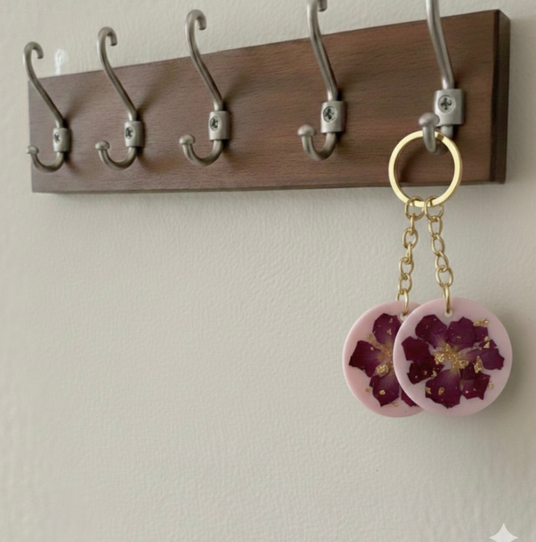 Round Resin Keychain with Real Rose Petals – Handmade Keepsake Gift for Her, Preserves One Rose Forever