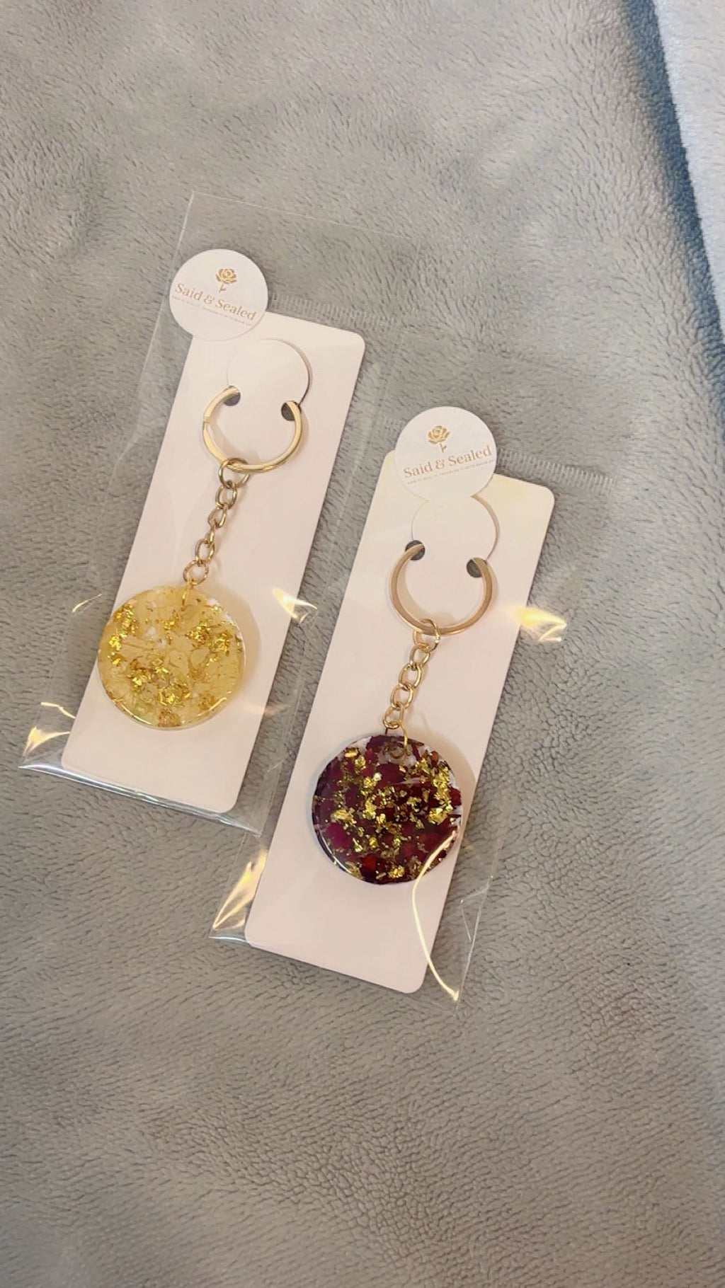Round Resin Keychain with Real Rose Petals – Handmade Keepsake Gift for Her, Preserves One Rose Forever
