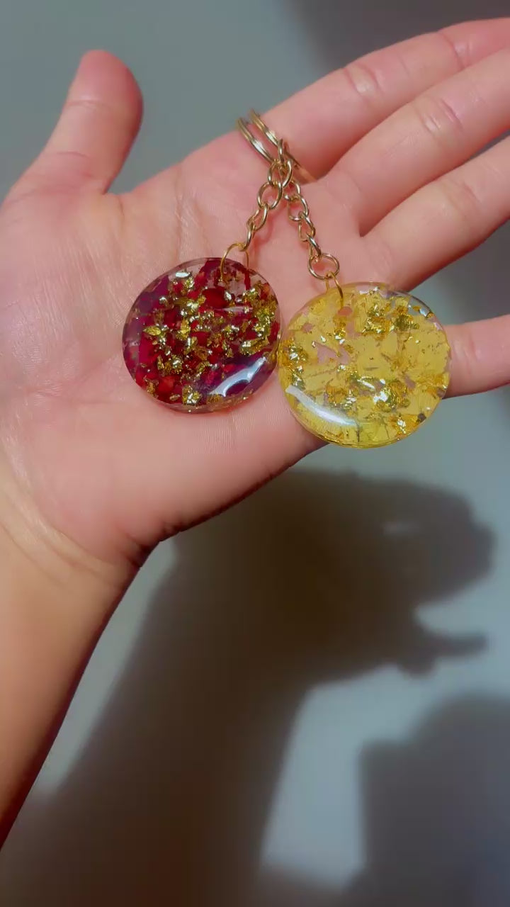 Round Resin Keychain with Real Rose Petals – Handmade Keepsake Gift for Her, Preserves One Rose Forever